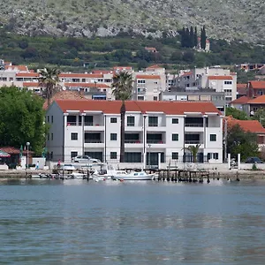 https://apartments-svjetlana.hotels-in-trogir.com